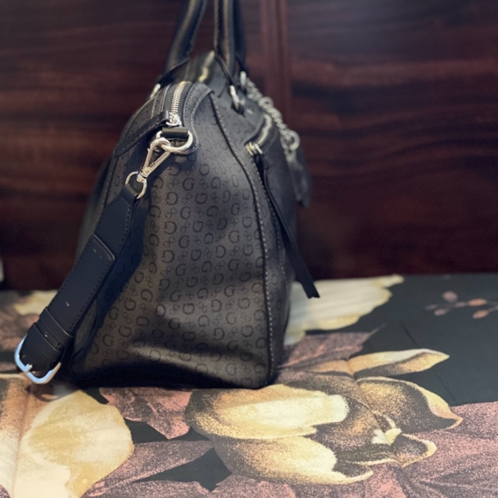 Guess Handbag - Picture 3 of 4